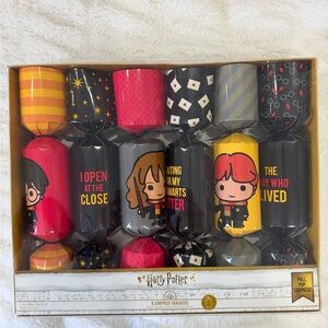 Harry Potter Gold and White Surprise Crackers SOCKS